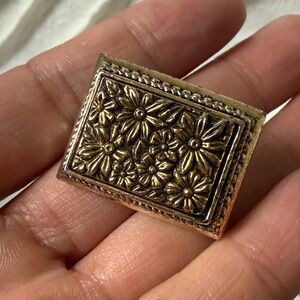 Vintage Gold-Tone Flower Dimensional Brooch Silver-Tone Backing Pin Box style